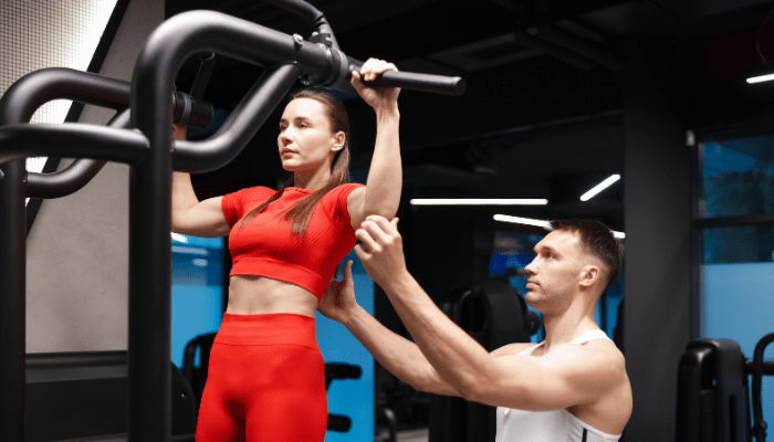 アシストチンで広い背中を作るには？