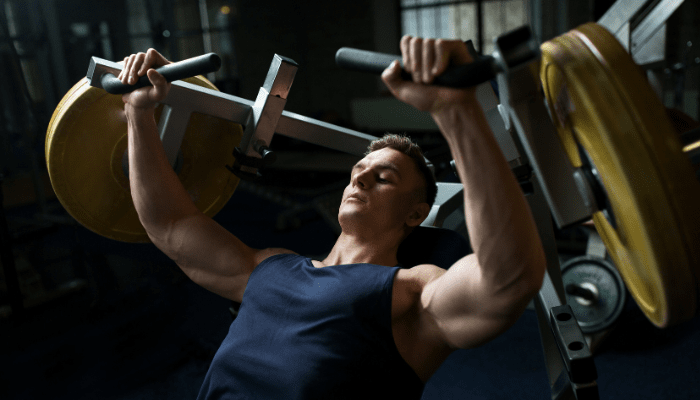 インクラインチェストプレスの特徴と効果とは