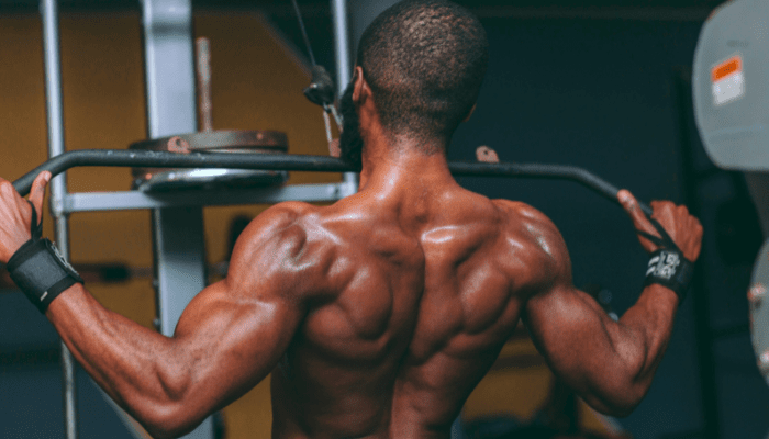 背中を鍛える代表的なトレーニングマシンとは?