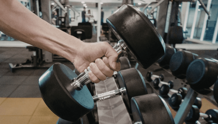 フリーウェイトだけで効かせる筋トレはできる？