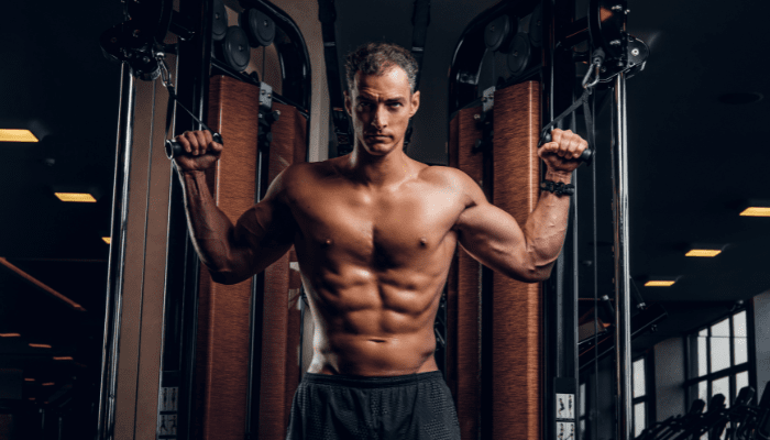 ケーブルマシンで背中を鍛えるメリットは？